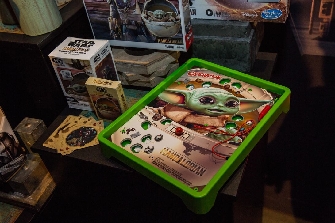 005-mandalorian-toy-fair-2020-star-wars-the-child-baby-yoda