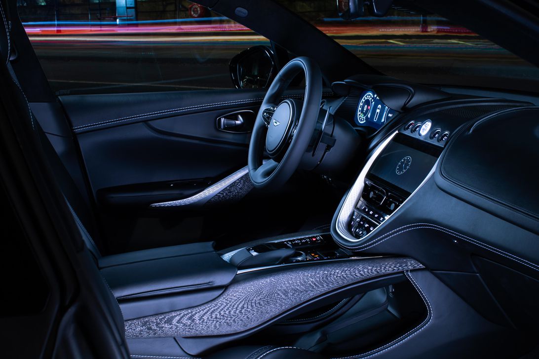 aston-martin-dbx-q-bespoke-112