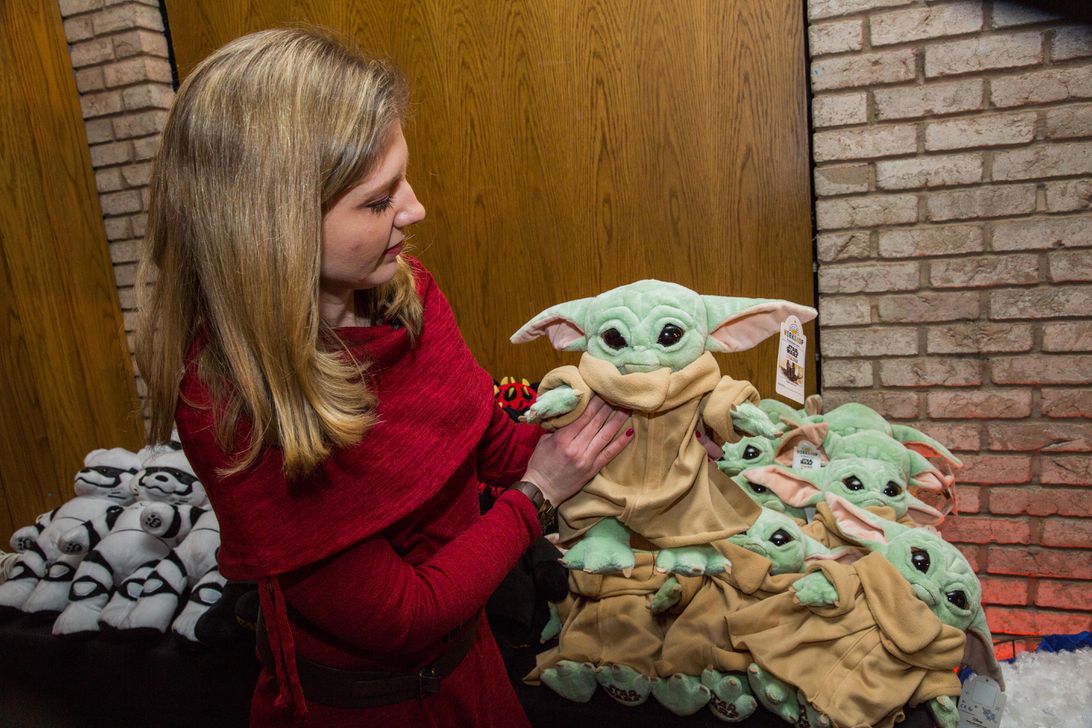 018-mandalorian-toy-fair-2020-star-wars-the-child-baby-yoda