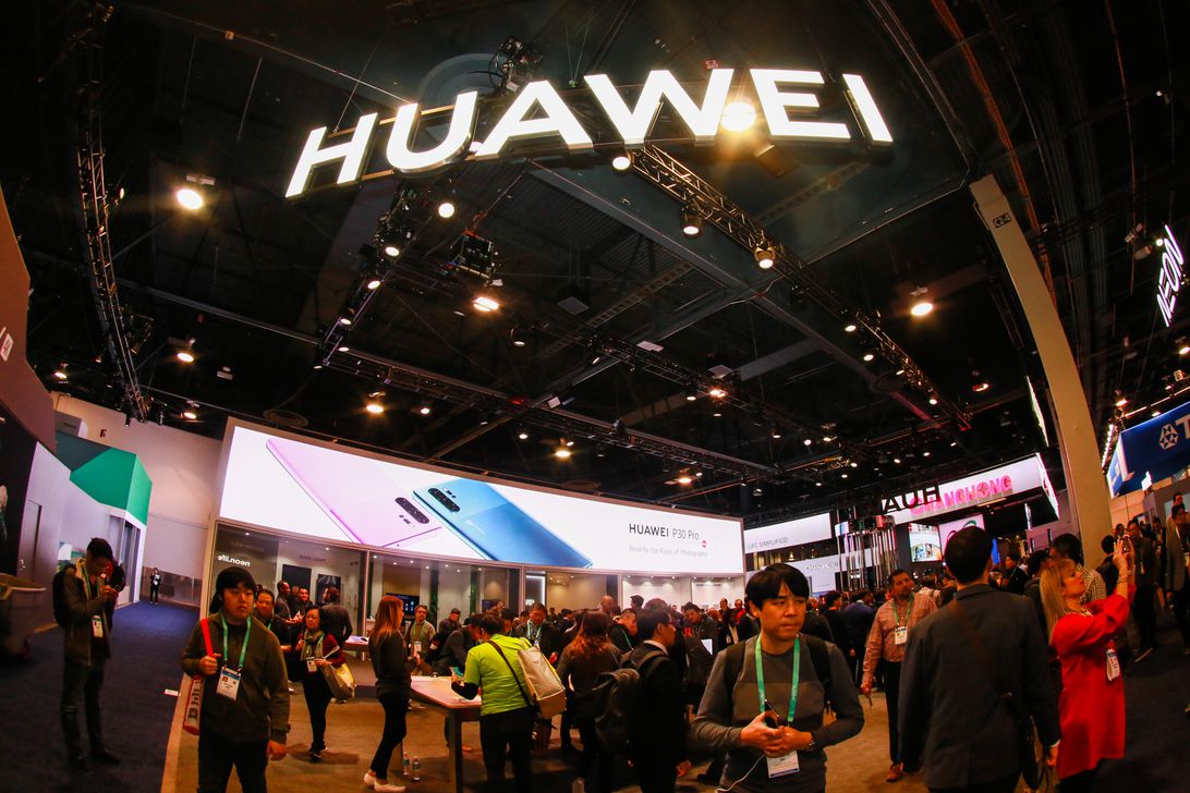 002-big-booths-of-ces-2020-central-hall