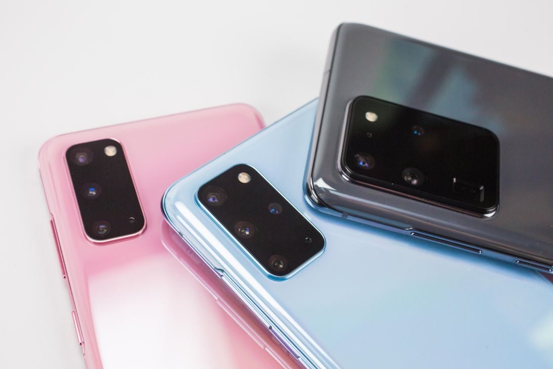 Samsung Galaxy S20 and S20 Plus and S20 Ultra group shot