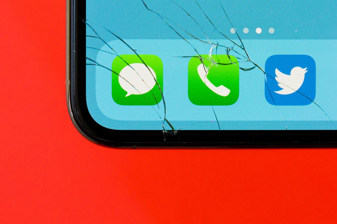 iphone-xs-max-broken-screen-2